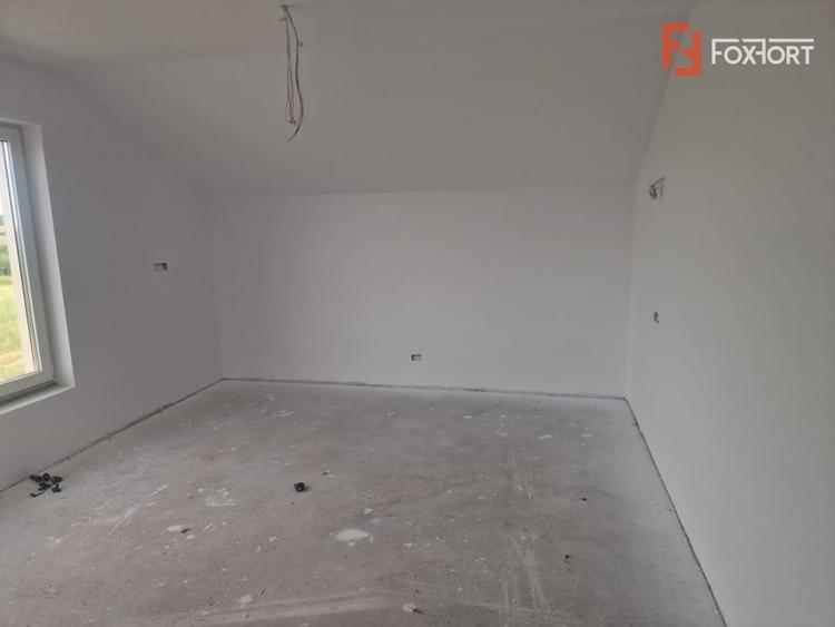 Casă individuală cu 5 camere cu Teren 617 Mp în Moșnița Veche