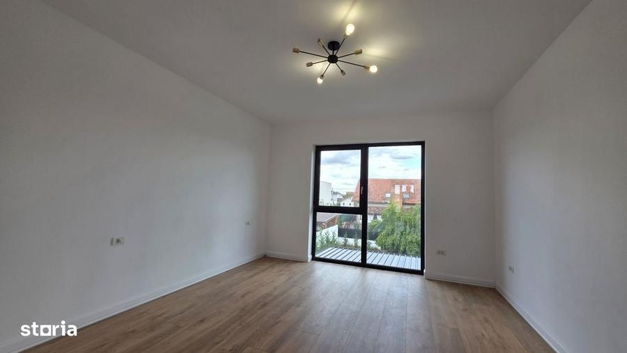 Casă cu 4 camere în Dumbrăvița