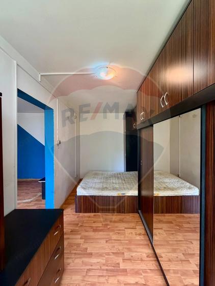 Apartament cu 3 camere semidecomandat în Central