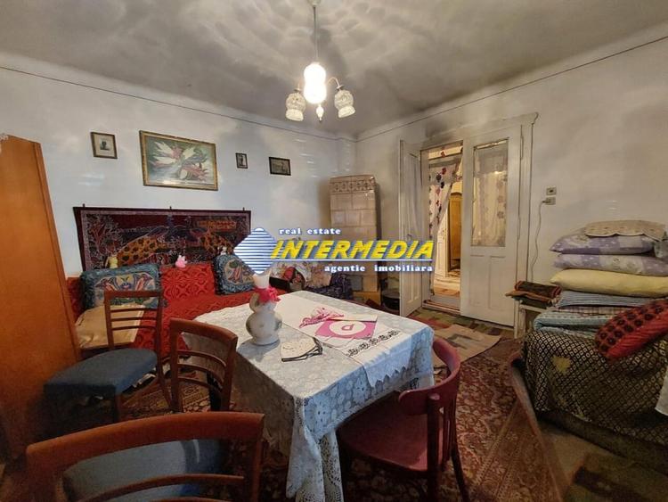 Casă individuală cu 3 camere cu Canalizare în Central
