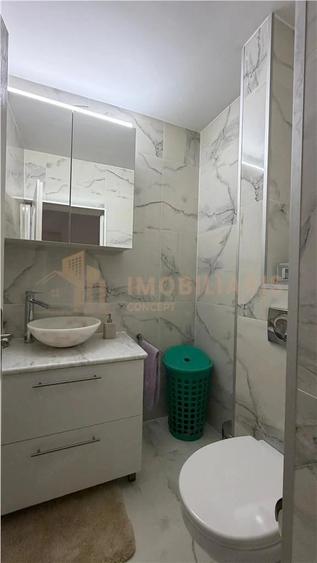 Apartament cu 4 camere decomandat în Central
