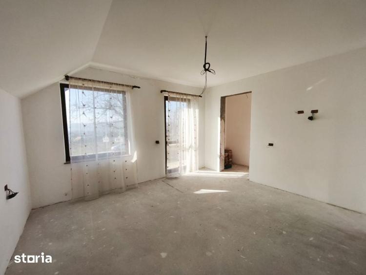 Casă cu 5 camere cu Teren 1792 Mp în Central