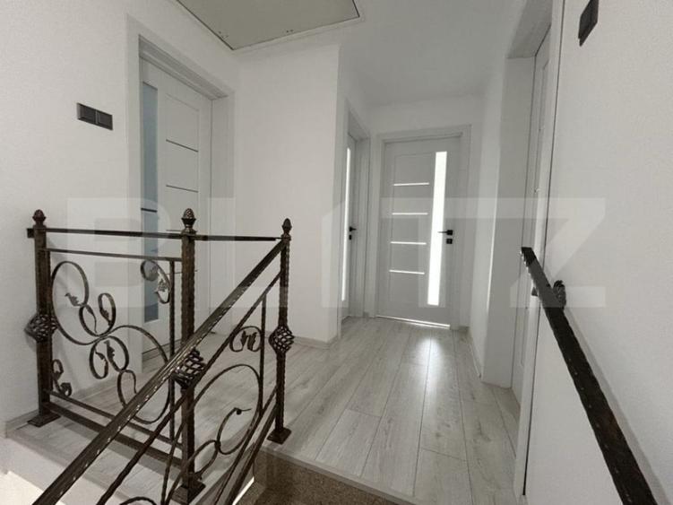 Casă cu 5 camere cu Teren 300 Mp în Calea Moldovei