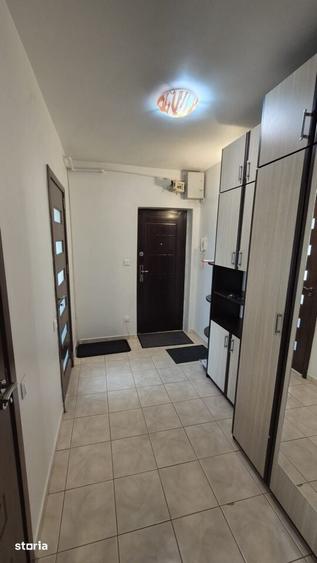 Apartament cu 3 camere semidecomandat în Giurgiului
