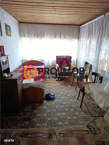 Casă cu 4 camere decomandat în Scurtești