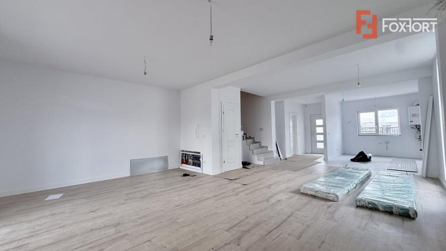 Casă cu 4 camere cu Teren 300 Mp în Urseni