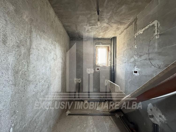 Casă individuală cu 4 camere cu Canalizare în Partoș