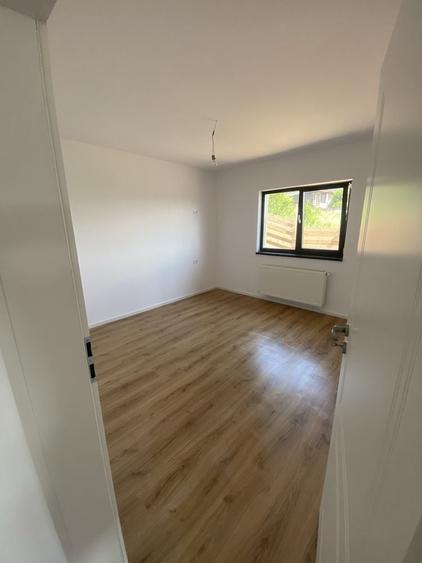 Casă cu 3 camere în Valea Adâncă