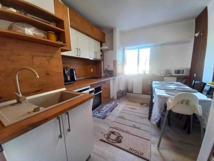 Apartament cu 4 camere semidecomandat, mobilat în Zimbru