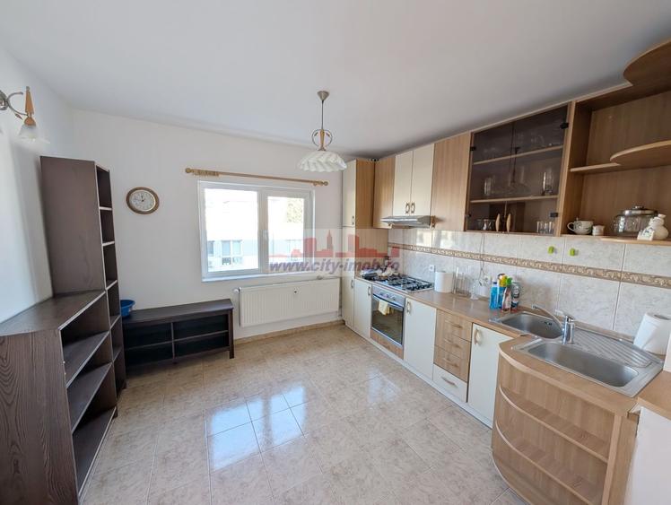 Apartament cu 2 camere decomandat în Victoriei