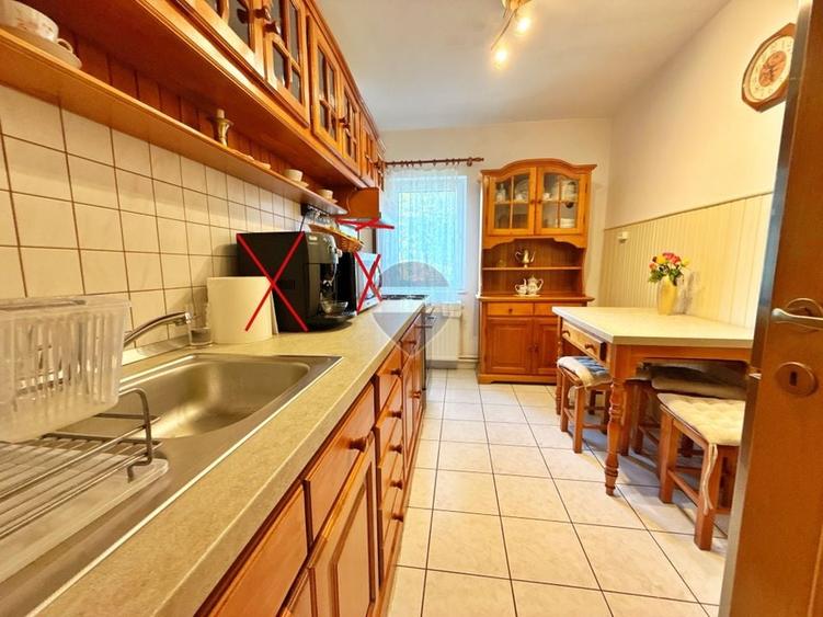 Apartament cu 3 camere decomandat, mobilat în Intim