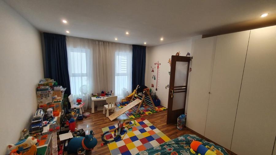 Casă individuală cu 5 camere cu Canalizare în Ultracentral