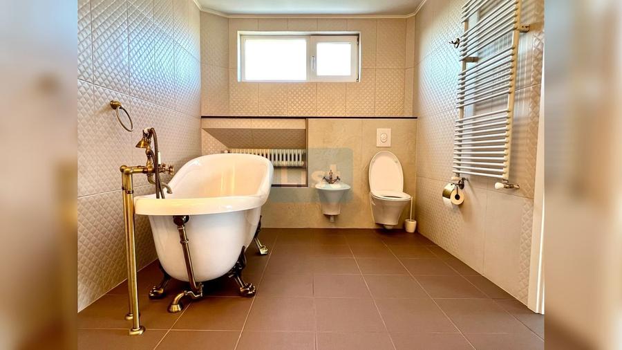Apartament cu 5 camere semidecomandat în Zorilor