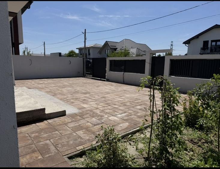 Casă cu 4 camere decomandat în Slătioara