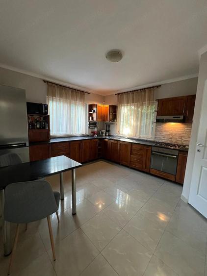 Casă cu 5 camere cu Teren 450 Mp în Sângeorgiu de Mureș