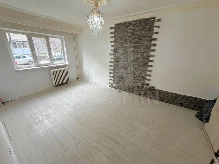 Apartament cu 4 camere decomandat în Valea Rosie