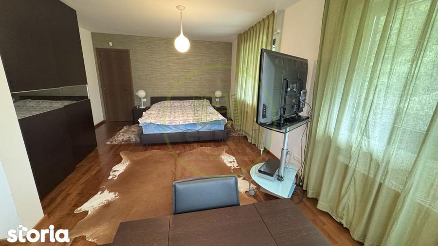 Casă cu 5 camere decomandat cu Canalizare în Cioplea