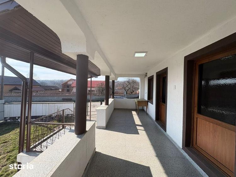 Casă cu 4 camere cu Teren 6446 Mp în Stănești