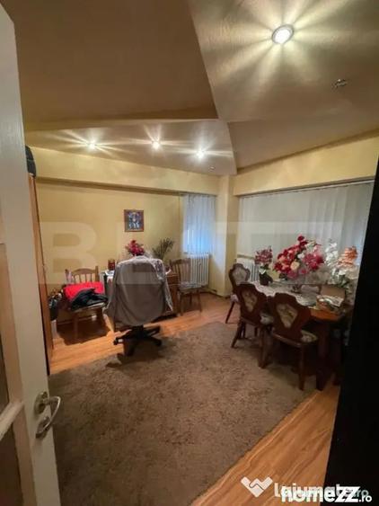 Apartament cu 4 camere decomandat în Micro 17