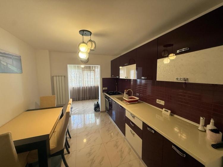 Apartament cu 3 camere decomandat în Anda