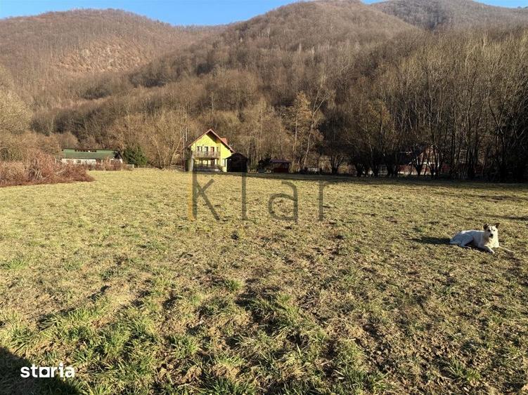 Teren de 1100 mp, în Gilău