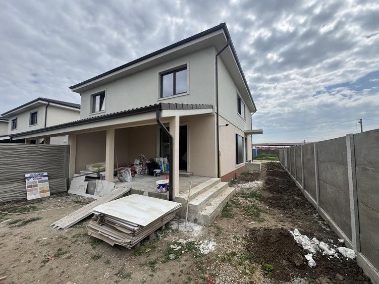 Duplex cu 5 camere cu Canalizare în Chișoda