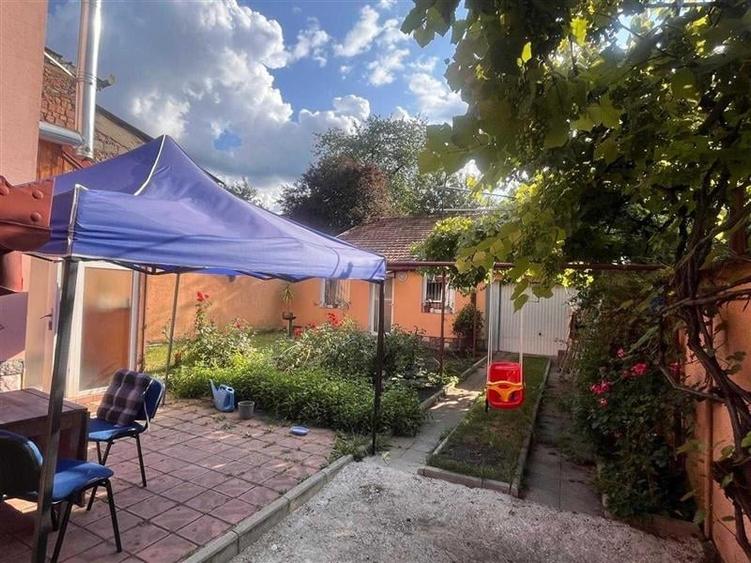 Casă individuală cu 4 camere cu Canalizare în Florilor