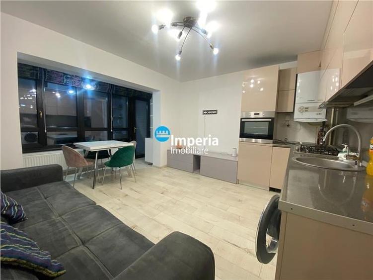 Apartament cu 3 camere decomandat în Podul de Fier