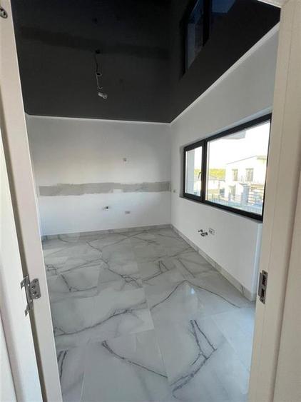 Casă cu 4 camere cu Teren 300 Mp în Breazu