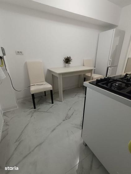 Apartament cu 3 camere decomandat în Petros