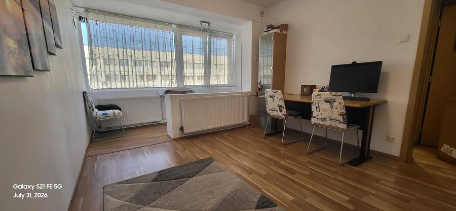 Apartament cu 3 camere semidecomandat în Iancului