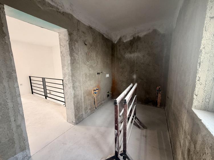 Duplex cu 4 camere cu Canalizare în Giarmata