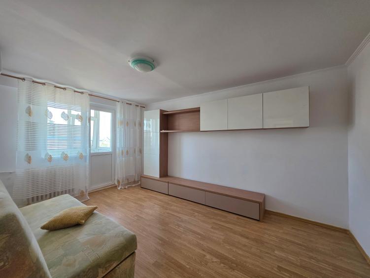Apartament cu 2 camere decomandat în Titan