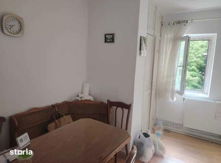 Apartament 4 camere decomandat, etaj 2, zona linistita - 1