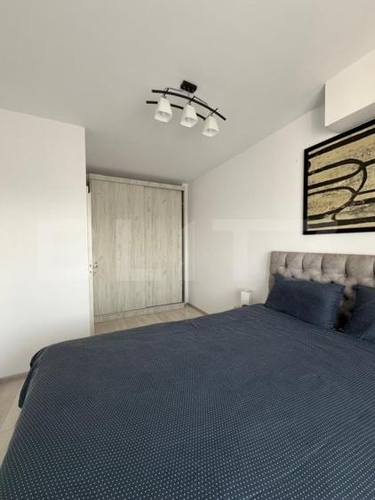 Apartament cu 4 camere semidecomandat, mobilat în Tractorul