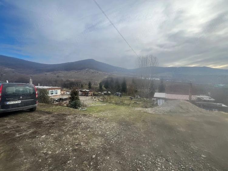 Casă cu 2 camere cu Teren 5800 Mp în Herina