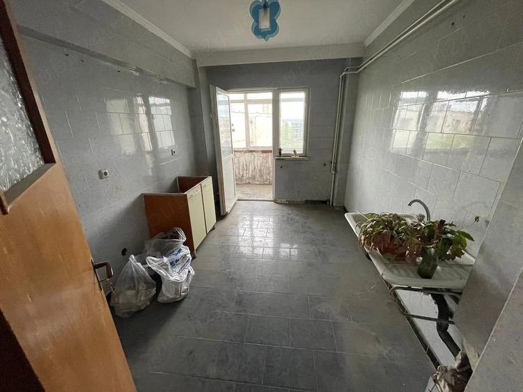 Apartament cu 3 camere decomandat în Găvana
