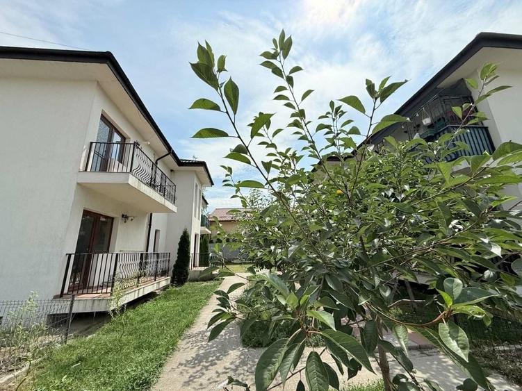 Apartament cu 3 camere decomandat în Vișan