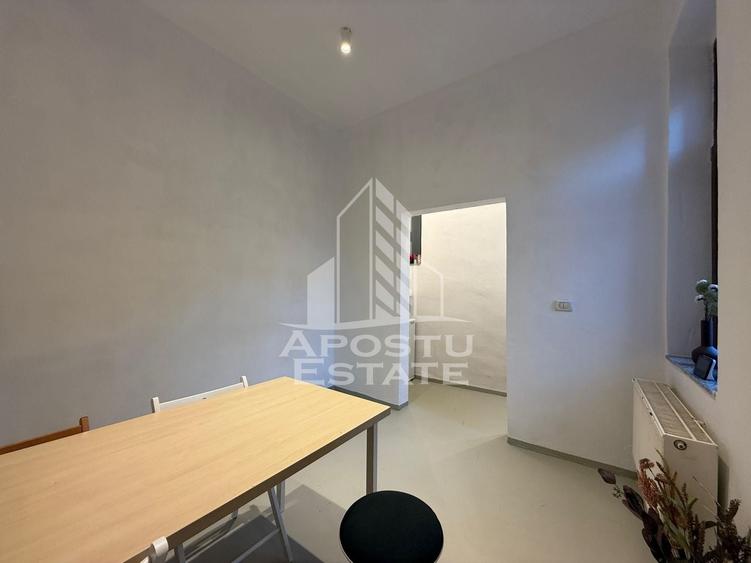 Apartament cu 3 camere semidecomandat, mobilat în Sinaia