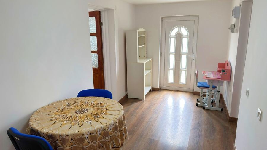 Casă individuală cu 4 camere cu Canalizare în Tătărăștii de Sus