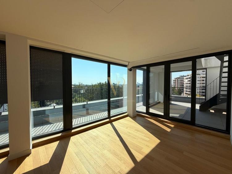 Apartament cu 4 camere decomandat, mobilat în Pipera
