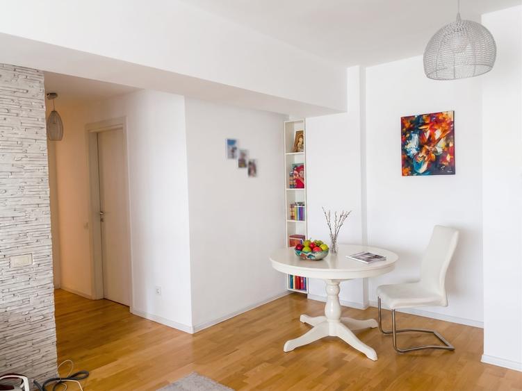 Apartament cu 3 camere în Dămăroaia