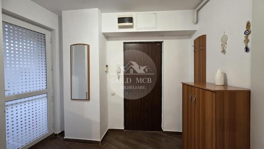 Apartament cu 2 camere semidecomandat, mobilat în P-ța Romană