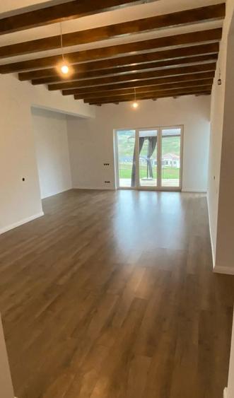 Casă individuală cu 4 camere cu Teren 918 Mp în Corușu
