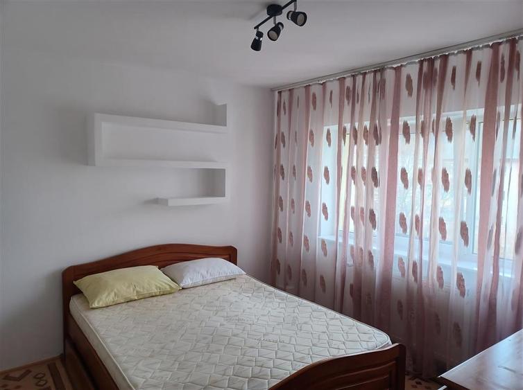 Apartament cu 3 camere decomandat, mobilat în Obcini