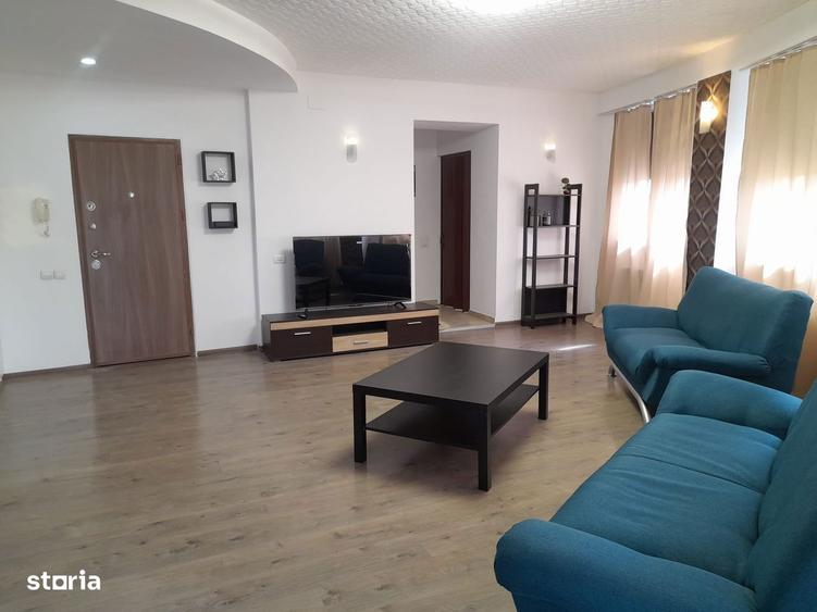 Apartament cu 4 camere decomandat în Central