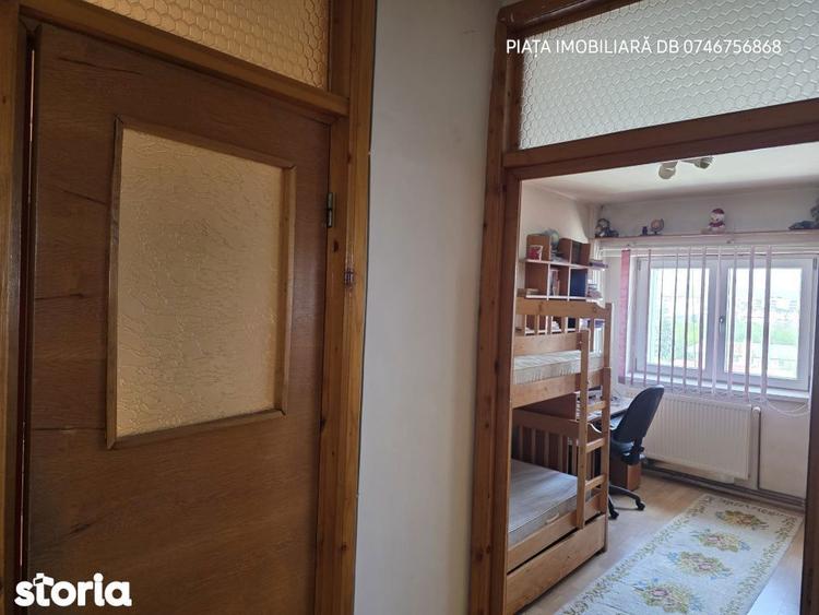 Apartament cu 4 camere decomandat în Central
