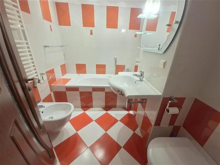 Apartament cu 3 camere decomandat în 9 Mai