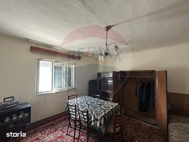 Casă cu 3 camere cu Teren 590 Mp în Bârsana