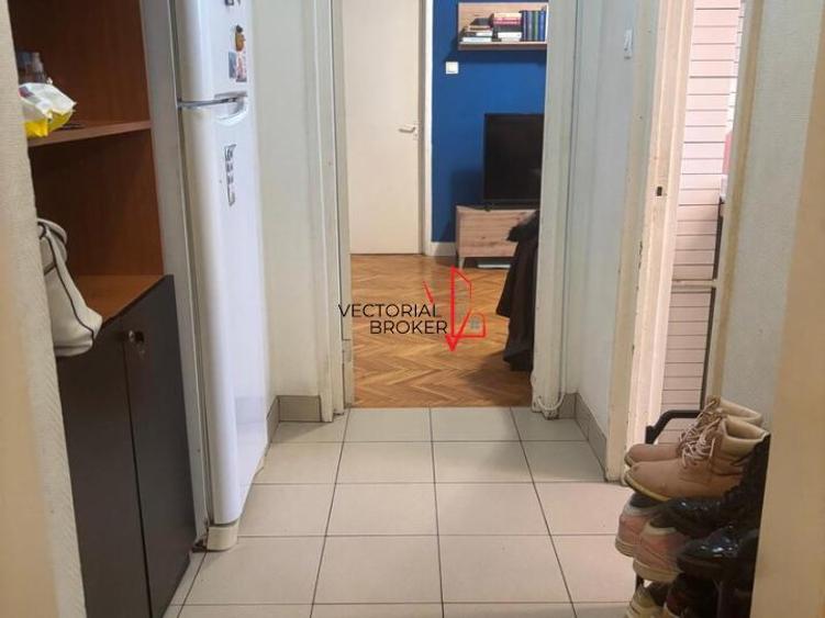 Apartament cu 3 camere semidecomandat în Dristor
